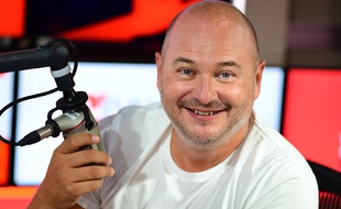 Cauet est sur NRJ pendant cinq heures chaque jour