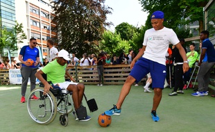 Kylian Mbappé à la rencontre d'enfants avec son association