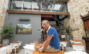 Le chef Michel Portos, jury de « MasterChef », dans sa brasserie de la rue Fortia (6e).