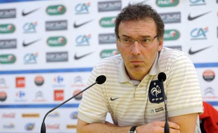 Le sélectionneur de l'équipe de France, Laurent Blanc, lors d'un point presse à Clairefontaine, le 23 mars 2011.