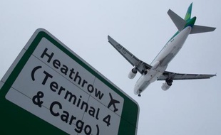 Une panne technique au contrôle aérien de Swanwick a causé la pagaille dans le ciel britannique samedi et provoqué retards et annulations pour des centaines de vols au Royaume-Uni et en Irlande avant un retour à la normale en soirée, selon les aéroports et autorités.