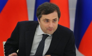 Le président russe Vladimir Poutine a relevé de ses fonctions mercredi son influent vice-Premier ministre Vladislav Sourkov, souvent présenté comme le stratège du système politique étroitement contrôlé par le Kremlin.