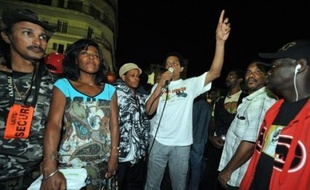 A peine conclu, l'accord salarial partiel en Guadeloupe est apparu brusquement fragilisé, vendredi, par le refus du Medef et de sept autres organisations patronales de le signer, alors qu'en Martinique, les négociations étaient jugées proches "d'une issue positive".