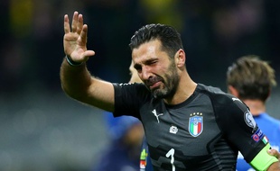 Gigi Buffon en larmes après l'élimination de l'Italie en barrage d'accès à la Coupe du monde contre la Suède, le 13 novembre 2017.