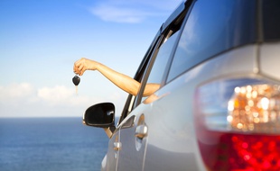 La plateforme Driive Me propose aux particuliers de rapatrier des véhicules de location pour un euro