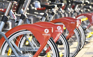 JC Decaux met ses vélos en libres service gratuitement à disposition des personnels soignants pendant un an.