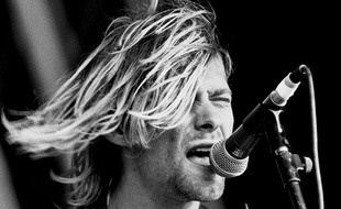 Le leader du groupe Nirvana, Kurt Cobain, au Reading Festival (Royaume-Uni), le 23 août 1991.