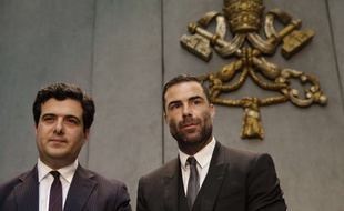 Tommaso Di Ruzza (gauche) et René Bruelhart, directeur et président de l'autorité d'information financière (AIF) du Vatican, le 28 avril 2016.