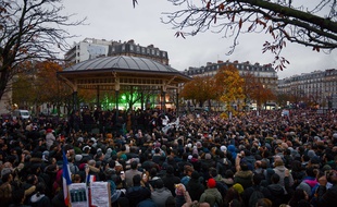 Initiée par plusieurs personnalités et organisations comme le Collectif contre l'islamophobie en France, la marche, qui a rassemblé 13.500 personnes à Paris.
