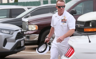 L'ex-Navy SEAL américain Edward Gallaghe à son arrivée au tribunal militaire, le 26 juin 2019.