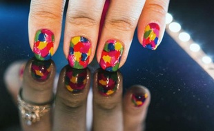 Le commerce des produits de beauté est en plein essor au Brésil, où ongles colorés, parfums raffinés et maquillage sophistiqué font recette auprès de nouvelles clientes qui ont hissé le marché brésilien au troisième rang mondial du secteur.