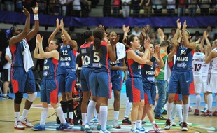 L'équipe de France de basket féminine, après son succès face à la Lettonie le 15 juin 2013 à Trélazé.