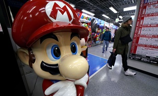 Produit à l'effigie du personnage de Nintendo Super Mario, dans un magasin à Tokyo au Japon le 31 janvier 2018
