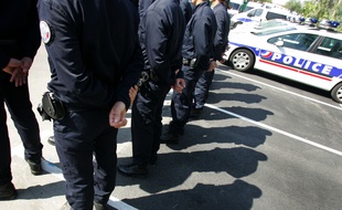Des policiers. (Illustration)