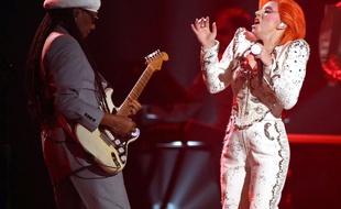 Lady Gaga a rendu hommage à David Bowie lors des Grammy Awards, le 15 février 2016.