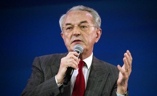 Le président de l'Alliance centriste Jean Arthuis a appelé samedi à la création "sans délai" d'une "formation indépendante clairement positionnée au centre droit" à laquelle sa formation "entend prendre une part active".