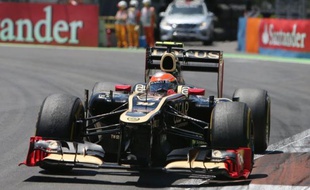 Le Français Romain Grosjean (Lotus) a abandonné au 40e tour du Grand Prix d'Europe de Formule 1, dimanche après-midi sur le circuit de Valence, à cause d'un problème technique, alors qu'il était 2e à moins d'une seconde de l'Espagnol Fernando Alonso (Ferrari).