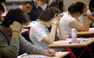 Le baccalauréat 2009 commencera le 18 juin, soit plus tard que les années précédentes, et les conseils de classe de fin d'année seront retardés afin que les élèves des collèges et lycées continuent à apprendre tout au long du 3ème trimestre, selon le ministère de l'Education.