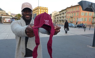 L'Azuréen Ange Troh a associé la visière et le bandana pour créer sa nouvelle casquette.
