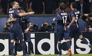 Ibrahimovic et ses coéquipiers célébrent un but face à l'Ajax, le 25 novembre 2014