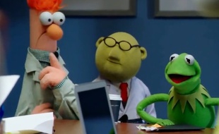 Kermit dans le trailer de la saison 2015 du Muppet show.