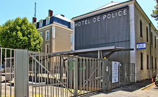 Le policier manceau a été percuté dans la nuit de mercredi à jeudi.