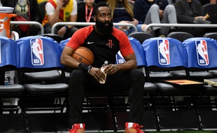 James Harden a tenté de calmer le jeu après le tweet polémique du DG des Rockets, en vain.