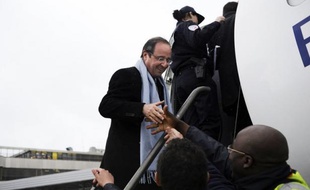 François Hollande a déclaré à Quimper qu'il n'entendait pas faire du 1er mai "une fête des uns contre les autres", dénonçant en creux l'annonce lundi de Nicolas Sarkozy de faire du 1er mai un "très grand rassemblement" autour du "vrai travail".