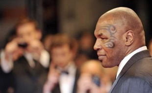 L'ancien boxeur américain Mike Tyson, visiblement intimidé, a reçu une émouvante ovation au Festival de Cannes, avant et après la projection du documentaire que lui a consacré son compatriote James Toback et qui était présenté vendredi soir dans la section Un Certain Regard.