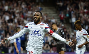Lyon's French forward Alexandre Lacazette celebrates after scoring a goal during the French L1 football match Olympique Lyonnais (OL) vs SC Bastia (SCB) on April 15, 2015, at the Gerland Stadium in Lyon, central-eastern France. AFP PHOTO / JEFF PACHOUD