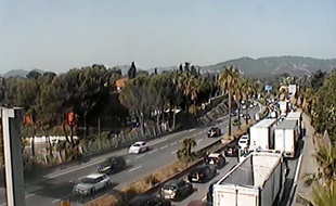 Sur l'A8, entre Cannes et Mandelieu, ce mardi matin