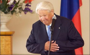 L'ex-président russe Boris Eltsine est décédé lundi à l'âge de 76 ans, a déclaré à l'AFP le service de presse du Kremlin.