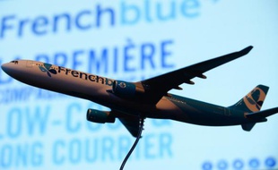 Maquette de l'avion A330-300 de la compagnie aérienne "French blue" présentée le 17 mars 2016 à Paris