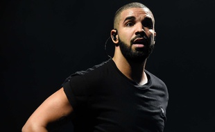 Le rappeur Drake sur scène à Londres en juin 2015.