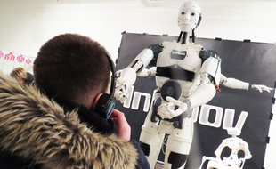 Un robot qui dialogue.