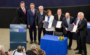L'ancien secrétaire générale des Nations unies, Ban Ki-moon, lors de la signature de l'accord de Paris sur le climat, le 10 avril 2016.