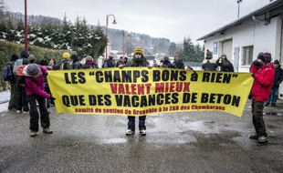 Des opposants au projet de Center Parcs manifestent à Roybon, en Isère, le 7 février 2015