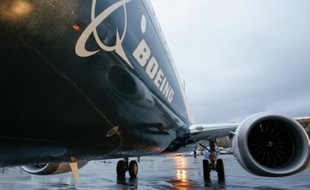 Un Boeing 737 MAX. Boeing a annoncé mercredi avoir reçu un engagement d'achat de la compagnie privée chinoise Okay Airways pour 12 avions de la famille 737 pour une valeur globale de 1,3 milliard de dollars