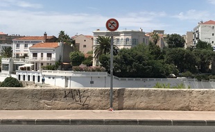 C'est depuis cet endroit, pourtant interdit, que de nombreux plongeurs s'élancent.