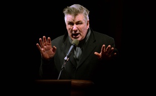 Alec Baldwin devant le Trump International Hotel hier