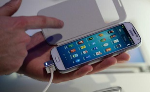 Préinstallée sur tous les nouveaux Samsung, cette appli proposera une sélection d'articles choisis dans les médias, mais les lecteurs pourront personnaliser leur sélection en fonction de leurs centres d'intérêt