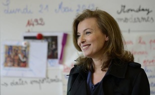 L'une reste, l'autre part: Valérie Trierweiler conserve son poste de journaliste au sein de Paris Match, malgré sa position de Première dame, quand Audrey Pulvar, compagne d'Arnaud Montebourg, quitte "On n'est pas couché", quelques semaines après avoir renoncé à France Inter.