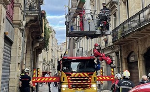 Les pompiers sont intervenus ce jeudi sur un immeuble du centre de Bordeaux qui menace de s'effondrer