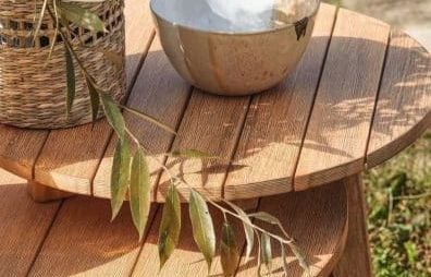 Envie d’une touche chic au jardin ? La table basse ronde MAYA en acacia est à -30 % chez Truffaut