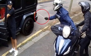 Des images de la police londonienne montrant l'agression des joueurs d'Arsenal Sead Kolasinac et Mesut Özil, en juillet 2019.