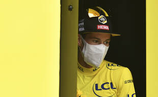 Primoz Roglic, nouveau maillot jaune du Tour de France après la neuvième étape entre Pau et Laruns, le 6 septembre 2020.
