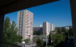Marseille le 17 mai 2011 - La cité de la Busserine et la cité des flamants en fond dans les quartiers nord de Marseille