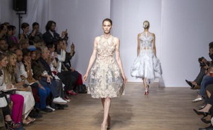 Défilé haute couture automne-hiver Yiqing Yin.