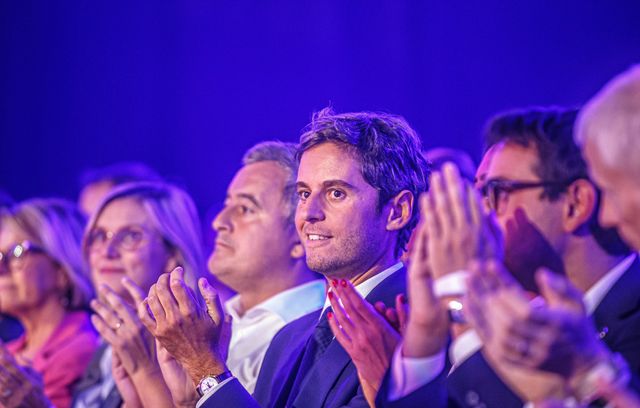 Le jeune héritier de la macronie n’est pas officiellement candidat. Mais Gabriel Attal, qui a repris les rênes de Renaissance, fait tout pour s’éloigner du « père » et baliser son chemin vers 2027. Comme lorsqu’il a récemment confié, à propos du psychodrame Lecornu, qu’il ne « comprenait plus » Emmanuel Macron.