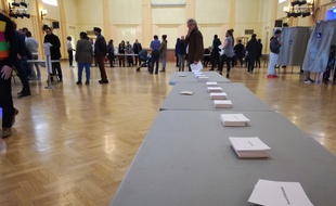 A la Bourse comme dans d'autres nombreux bureaux de vote de la ville, de nombreux habitants ont découvert dimanche leur radiation des listes électorales.